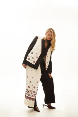 Безрукавка "Квіти на білому"