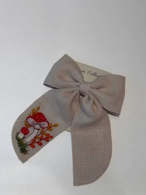 Бантик з вишивкою
