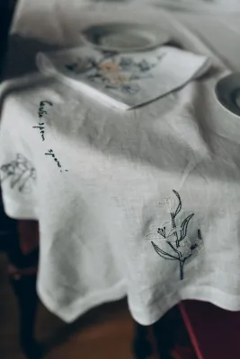 Скатертина, білий льон, 138х220 см, вишивка квіти