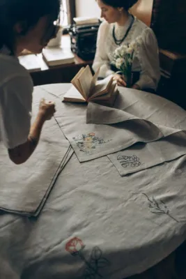 Скатертина, білий льон, 138х220 см, вишивка квіти