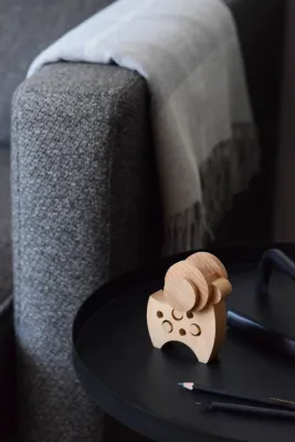 Дерев'яна фігурка баранчика