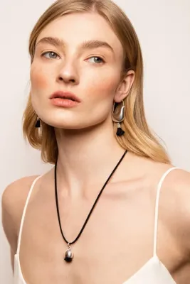 Підвіска Дзвіночок (чорна нитка) S