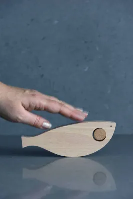 Дерев'яна фігурка рибки 