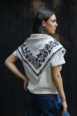 Хустка "Вибійка молочна" 43*43 см