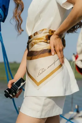 Хустина *Лебеді материнства* 93*93см