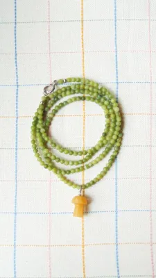 Довгий сотуар з грибочком