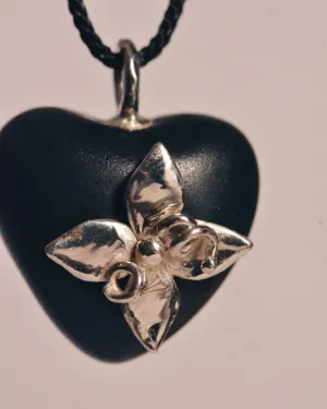 Підвіска серце з квіткою