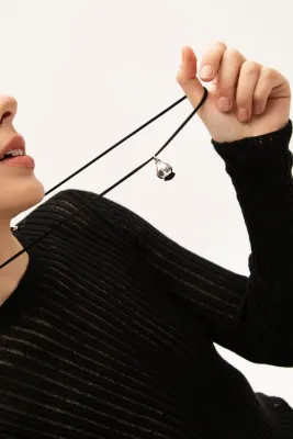 Підвіска Дзвіночок (чорна нитка) S