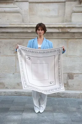 Хустина "Ластівки" беж 93*93 см