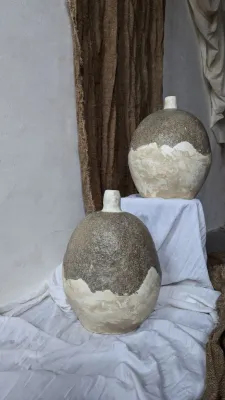 Ваза світла висока