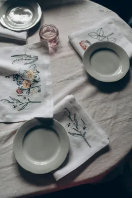 Серветка, білий льон, 40х40 см, вишивка барвисті квіти