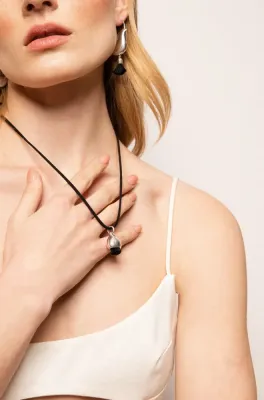 Підвіска Дзвіночок (чорна нитка) S