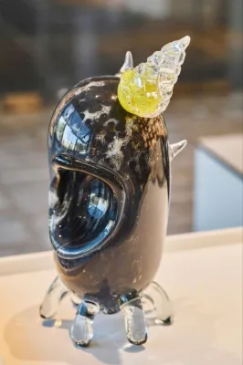 "Ласун", гутне скло, оброблене солями металів