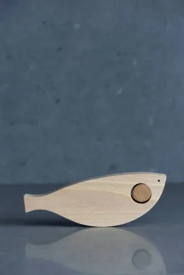 Дерев'яна фігурка рибки 