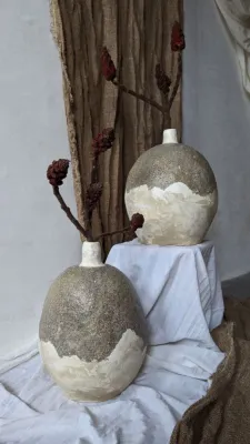 Ваза світла висока