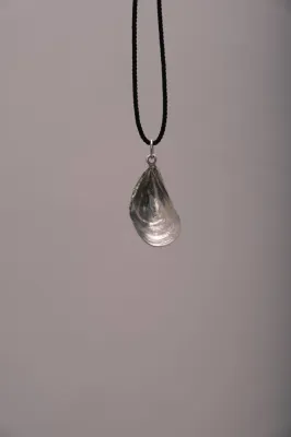 Підвіска срібна мушля