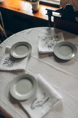 Серветка, білий льон, 40х40 см, вишивка барвисті квіти