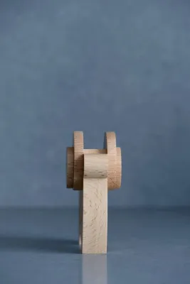 Дерев'яна фігурка баранчика